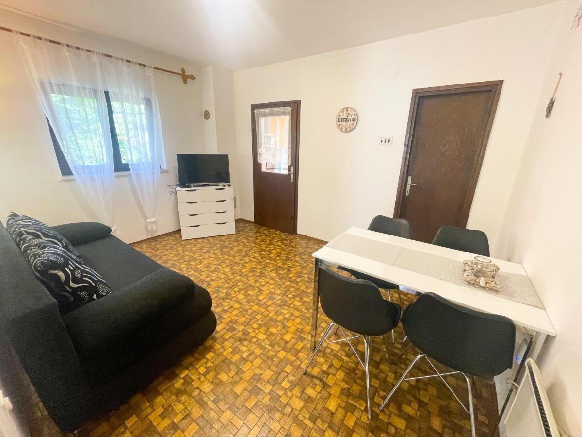 Apartmani Irena Jadranovo Bagian luar foto